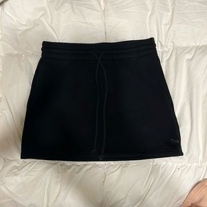 Aritizia TNA boyfriend sweat skirt